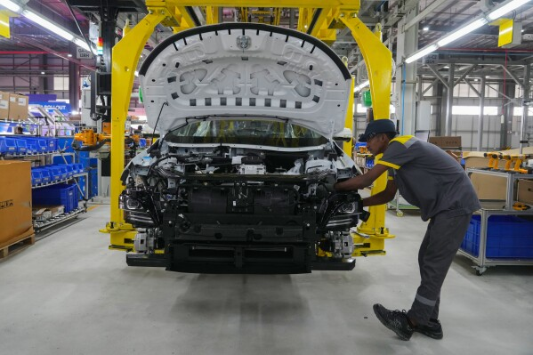 Công ty của ông Phạm Nhật Vượng chính thức khánh thành nhà máy 500 triệu USD tại nền kinh tế lớn thứ 5 thế giới, nhận một loạt đơn đặt hàng khủng - Ảnh 1.