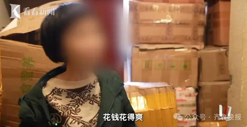 Bà lão U70 chi 7 tỷ mua sắm online, sống giữa đống đồ đáng báo động - Ảnh 3.