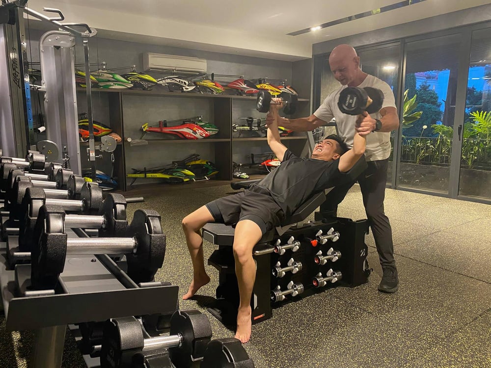 Cuộc sống hòa hợp của vợ chồng Cường Đô La trong biệt thự đẹp như trung tâm thương mại ở TP.HCM - Ảnh 11.