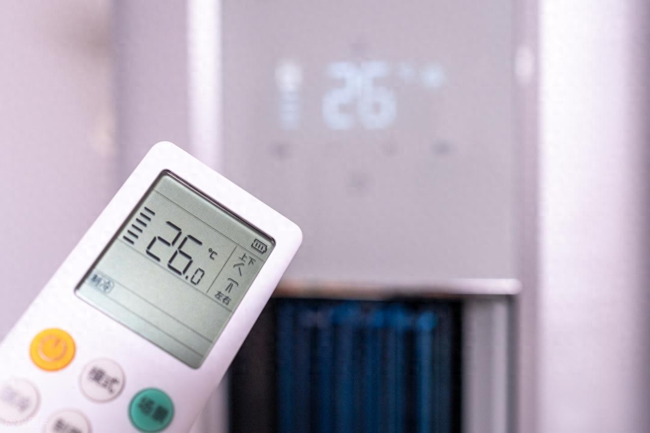 Kỹ thuật viên cảnh báo: Để điều hòa 26 độ không hề tiết kiệm điện như bạn nghĩ – đây mới là cách dùng đúng vào mùa hè- Ảnh 1.