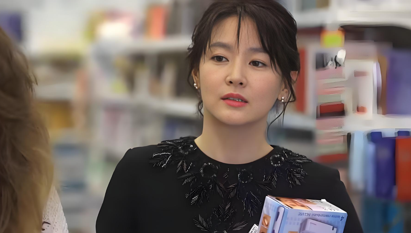 Bảo em gái đến làm giúp việc cho mình, em đáp: "Chị giàu mà chỉ nghĩ được vậy thôi sao?"- Ảnh 1.