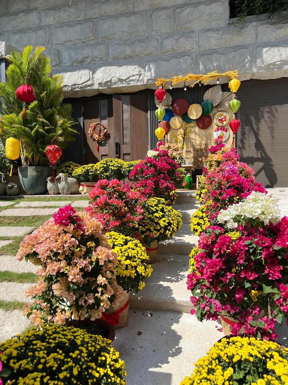 Cuộc sống hòa hợp của vợ chồng Cường Đô La trong biệt thự đẹp như trung tâm thương mại ở TP.HCM - Ảnh 5.
