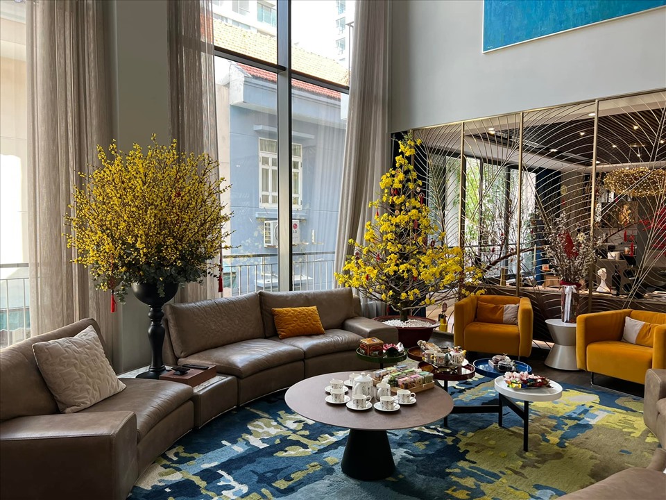 Cuộc sống hòa hợp của vợ chồng Cường Đô La trong biệt thự đẹp như trung tâm thương mại ở TP.HCM - Ảnh 7.