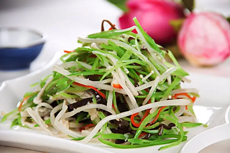 Người đàn ông 53 tuổi mắc ung thư dạ dày, bác sĩ cảnh báo: 4 thực phẩm để lâu trong tủ lạnh là “đồng phạm” gây ung thư- Ảnh 3.