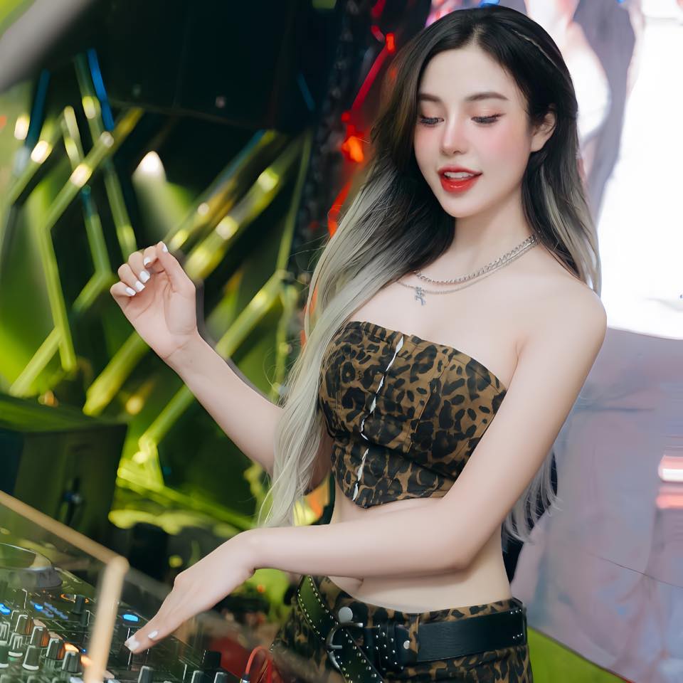 Nữ DJ vừa đoạt á hậu 2 Hoa hậu Môi trường Quốc tế Việt Nam: Tôi không hối hận khi xăm mình- Ảnh 4. Nữ DJ vừa đoạt á hậu 2 Hoa hậu Môi trường Quốc tế Việt Nam: Tôi không hối hận khi xăm mình- Ảnh 4.