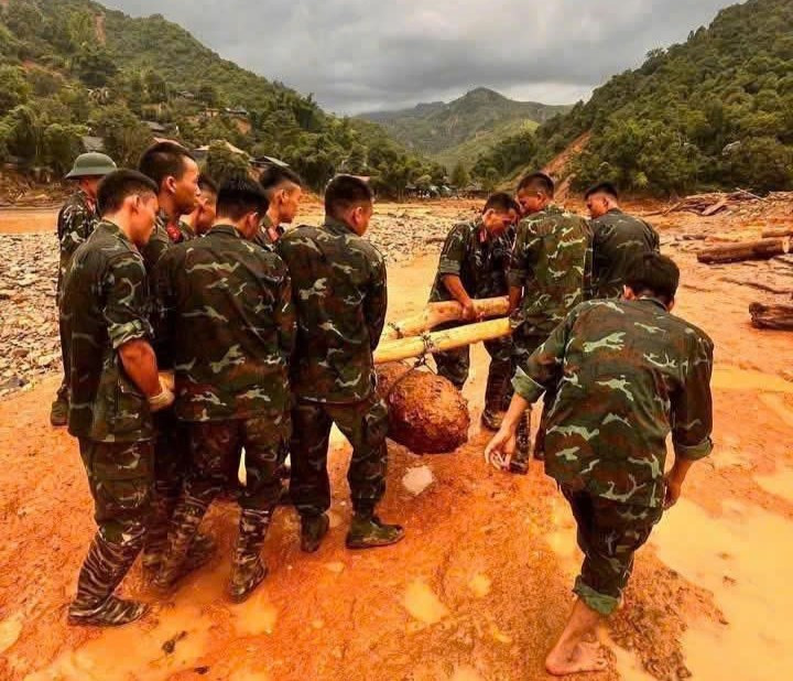 Phát hiện bom nặng 350kg còn nguyên ngòi nổ tại Điện Biên , đảm bảo an toàn cho người dân - Ảnh 2.