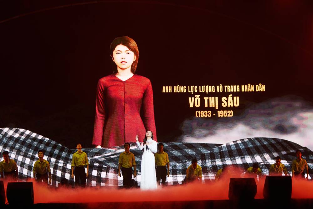 Nguyễn Thu Hằng xúc động hát “Biết ơn chị Võ Thị Sáu” - Ảnh 2. Nguyễn Thu Hằng xúc động hát “Biết ơn chị Võ Thị Sáu” - Ảnh 2.