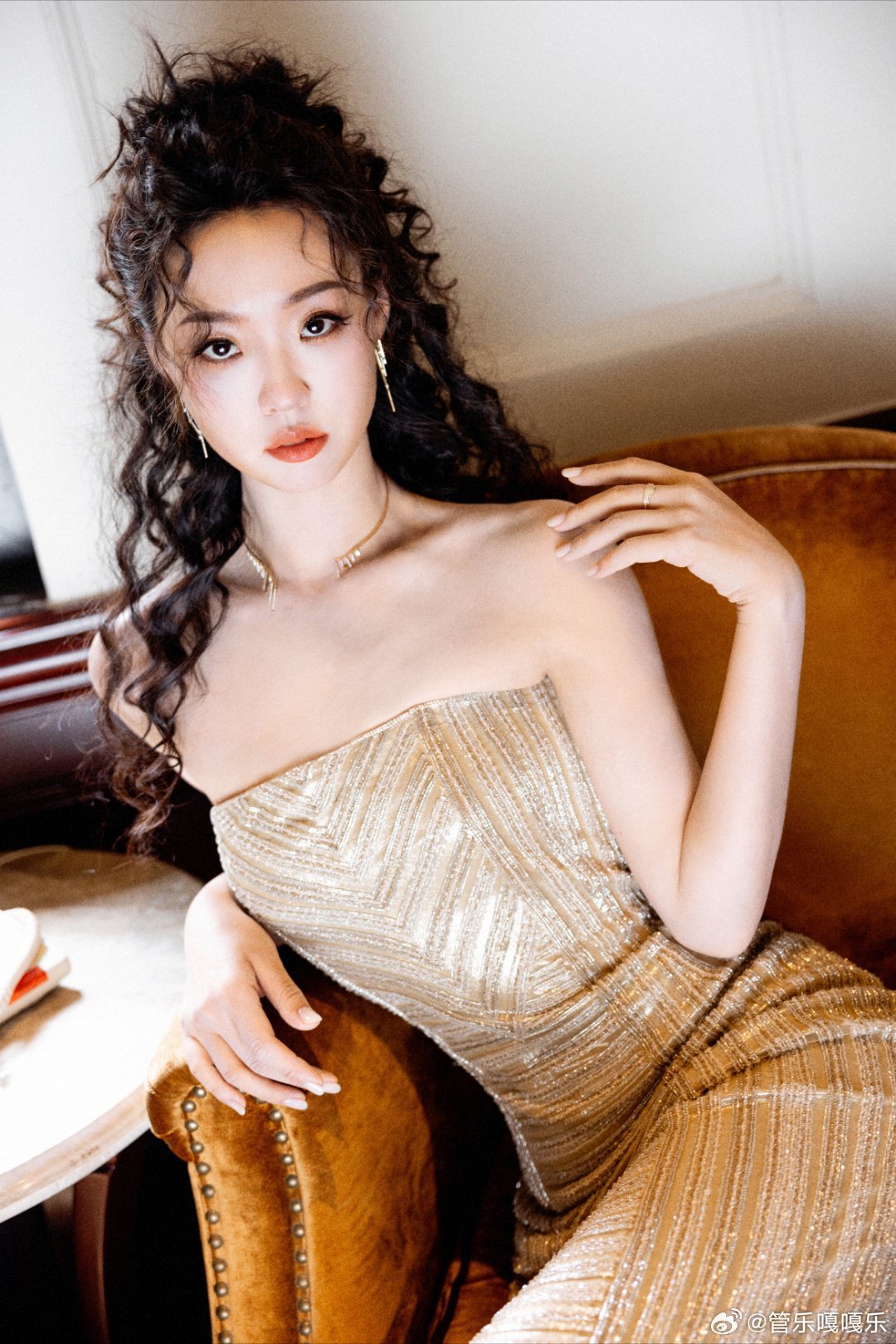 Căn nhà như bãi rác, quần áo chất đống, nấm mọc thành chùm của nữ diễn viên "mặt xinh, dáng đẹp"- Ảnh 5. Căn nhà như bãi rác, quần áo chất đống, nấm mọc thành chùm của nữ diễn viên "mặt xinh, dáng đẹp"- Ảnh 5.