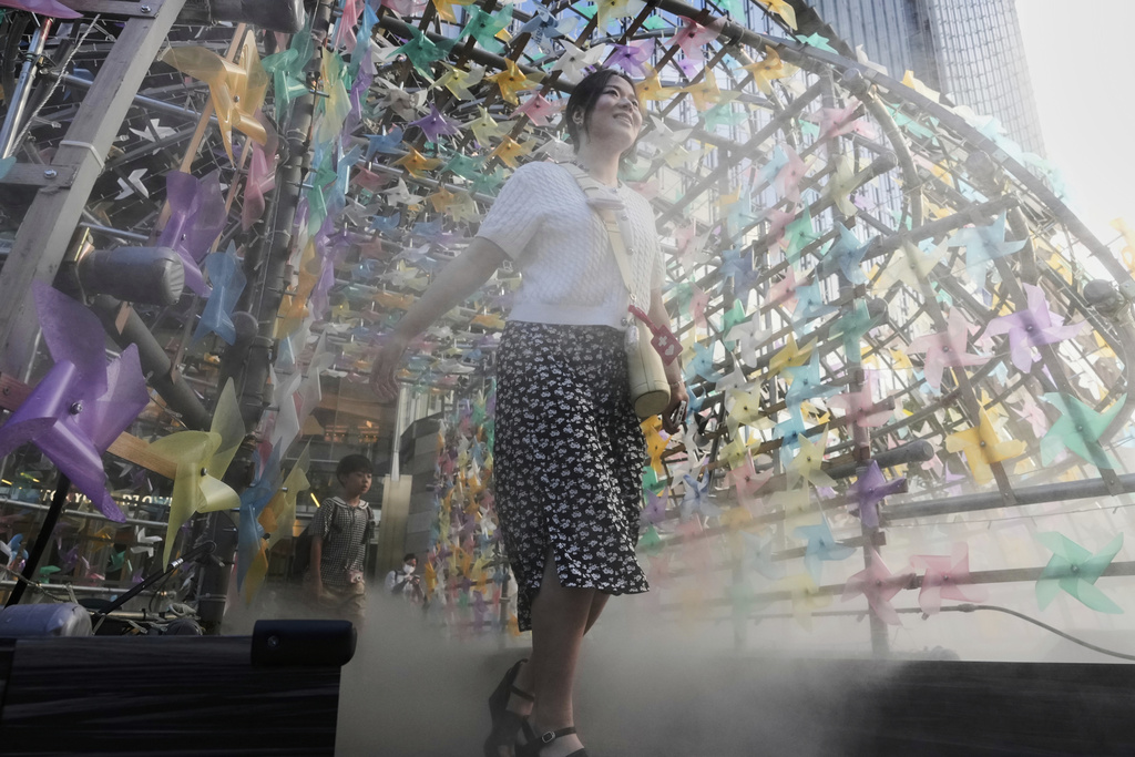 Nhật Bản đồng loạt ghi nhận mức nhiệt cao kỷ lục tại 17 khu vực- Ảnh 1. Nhật Bản đồng loạt ghi nhận mức nhiệt cao kỷ lục tại 17 khu vực- Ảnh 1.