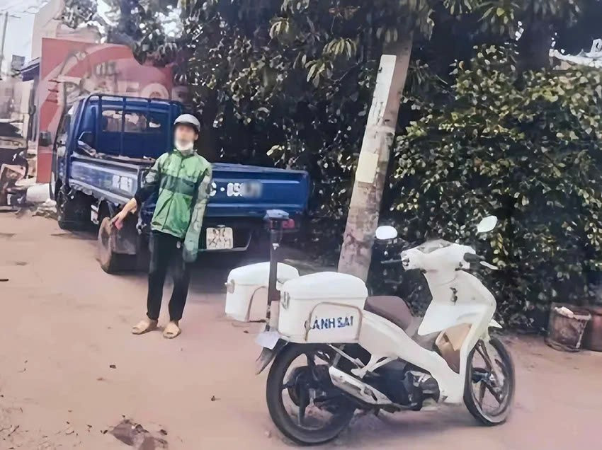 Nam thanh niên chặn xe tải và hành vi gây rối trật tự công cộng tại TPHCM - Ảnh 2. Nam thanh niên chặn xe tải và hành vi gây rối trật tự công cộng tại TPHCM - Ảnh 2.