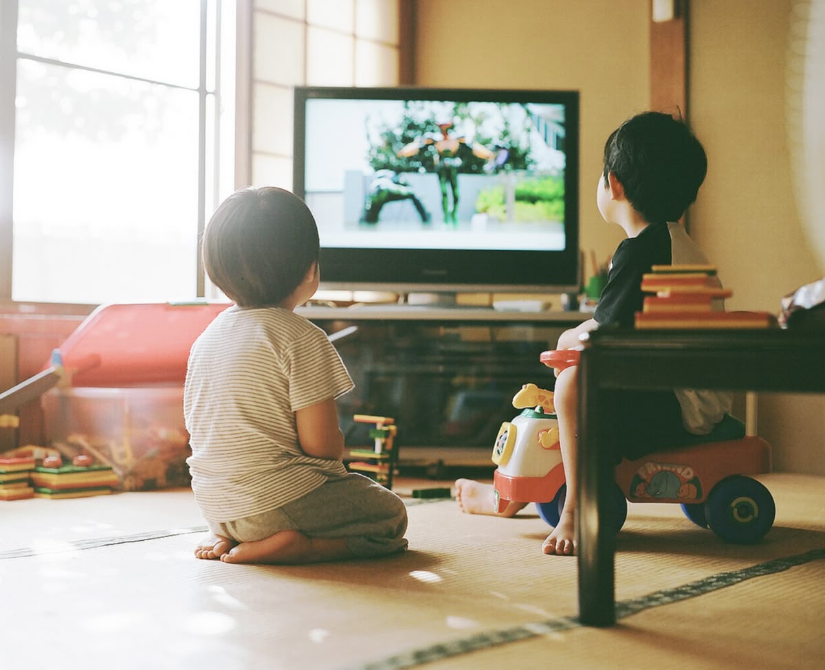 Cách giúp trẻ kiểm soát việc xem video ngắn hiệu quả từ cha mẹ EQ, IQ cao - Ảnh 1. Cách giúp trẻ kiểm soát việc xem video ngắn hiệu quả từ cha mẹ EQ, IQ cao - Ảnh 1.