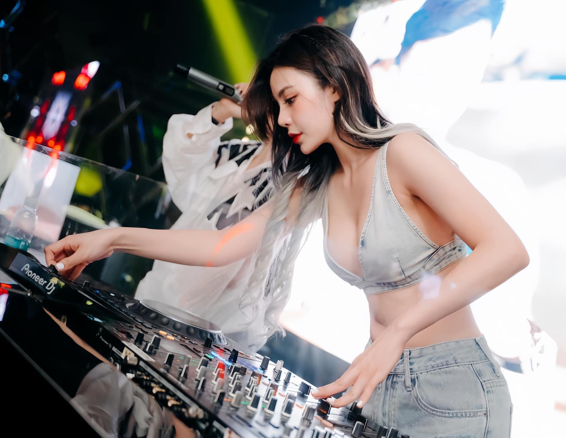 Nữ DJ vừa đoạt á hậu 2 Hoa hậu Môi trường Quốc tế Việt Nam: Tôi không hối hận khi xăm mình- Ảnh 3. Nữ DJ vừa đoạt á hậu 2 Hoa hậu Môi trường Quốc tế Việt Nam: Tôi không hối hận khi xăm mình- Ảnh 3.