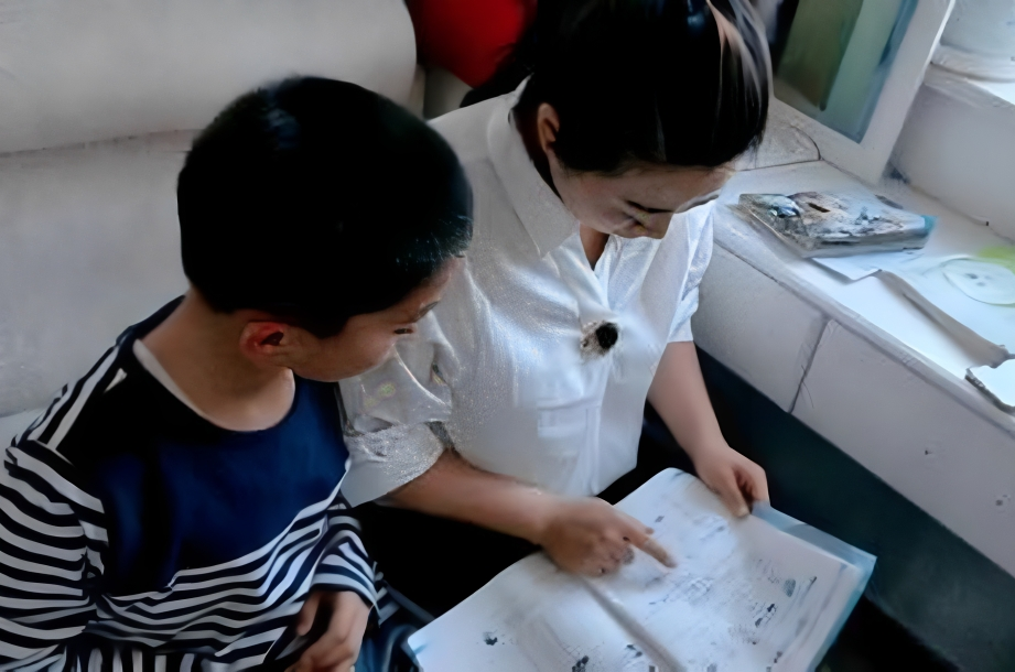 Gi&aacute;o vi&ecirc;n dạy k&egrave;m cho cặp sinh đ&ocirc;i, ng&agrave;y 2 em đỗ c&ocirc; bất ngờ bị kiện, phải trả lại to&agrave;n bộ học ph&iacute;- Ảnh 1.