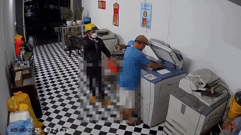 Vào quán vờ photocopy rồi rút dao đâm chủ quán: Hé lộ bất ngờ về nghi phạm - Ảnh 1.