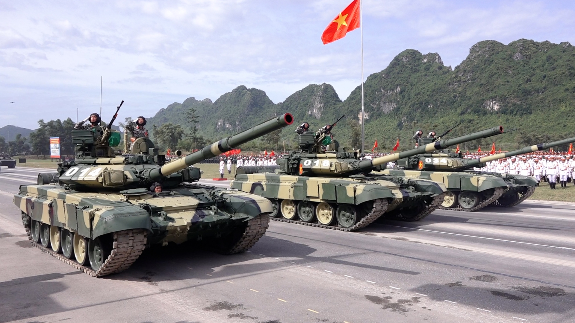 Dàn khí tài 'hùng dũng' tiến bước tại Tổng hợp luyện diễu binh lần 2: Tên lửa đạn đạo, pháo phản lực, UAV  - Ảnh 4.