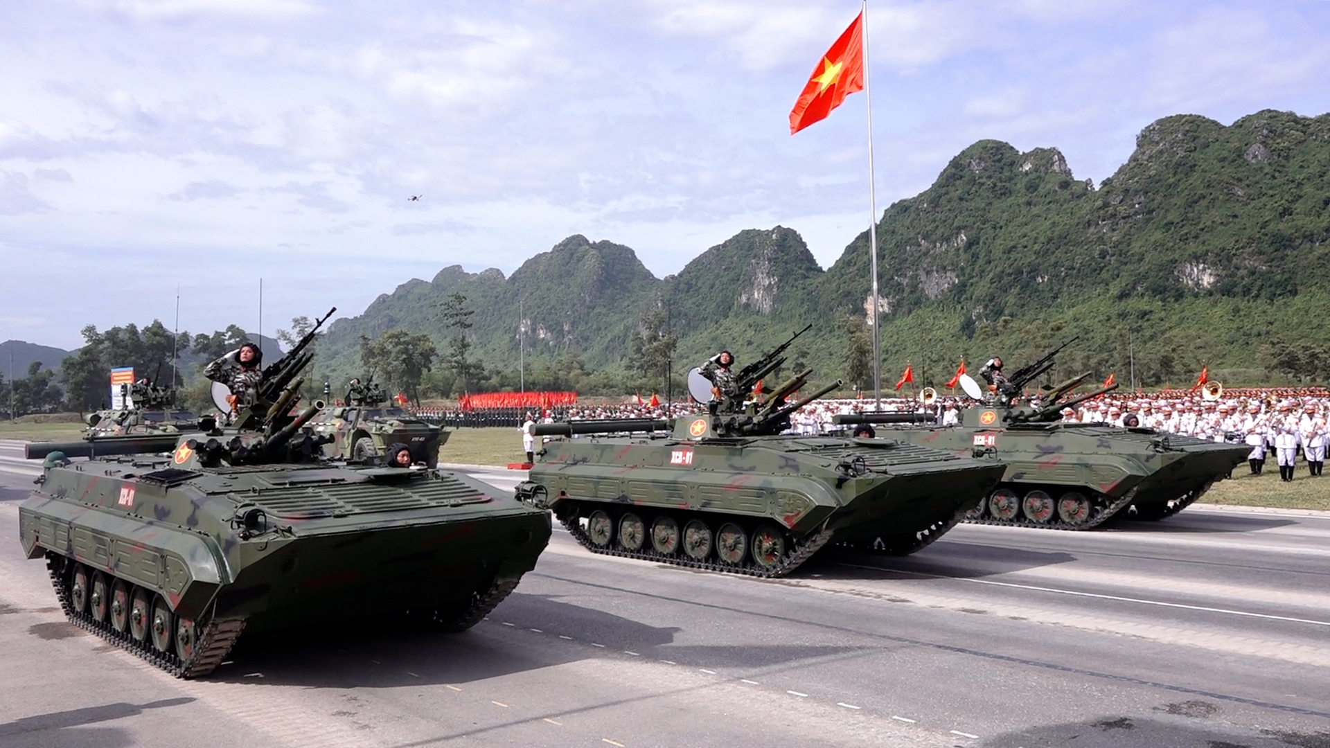 Dàn khí tài 'hùng dũng' tiến bước tại Tổng hợp luyện diễu binh lần 2: Tên lửa đạn đạo, pháo phản lực, UAV  - Ảnh 7.