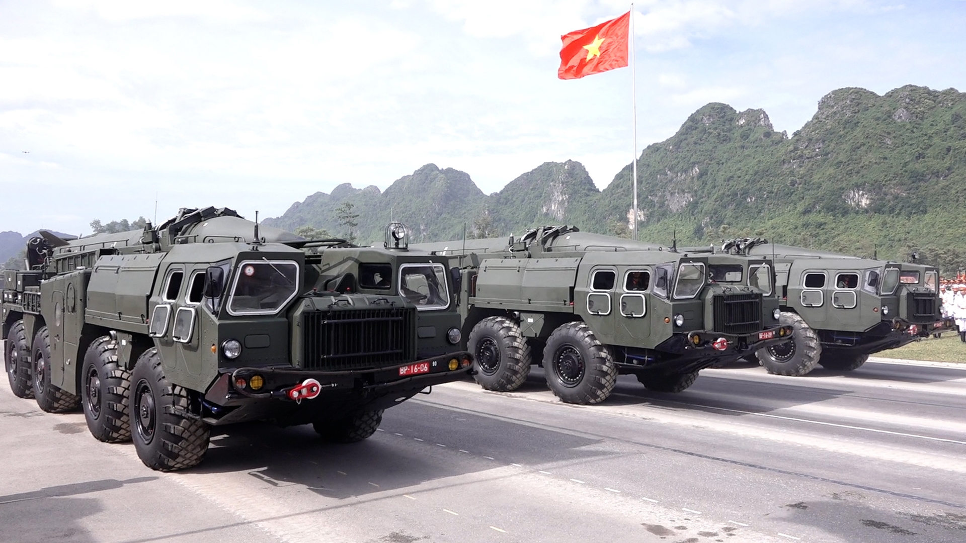 Dàn khí tài 'hùng dũng' tiến bước tại Tổng hợp luyện diễu binh lần 2: Tên lửa đạn đạo, pháo phản lực, UAV  - Ảnh 10.