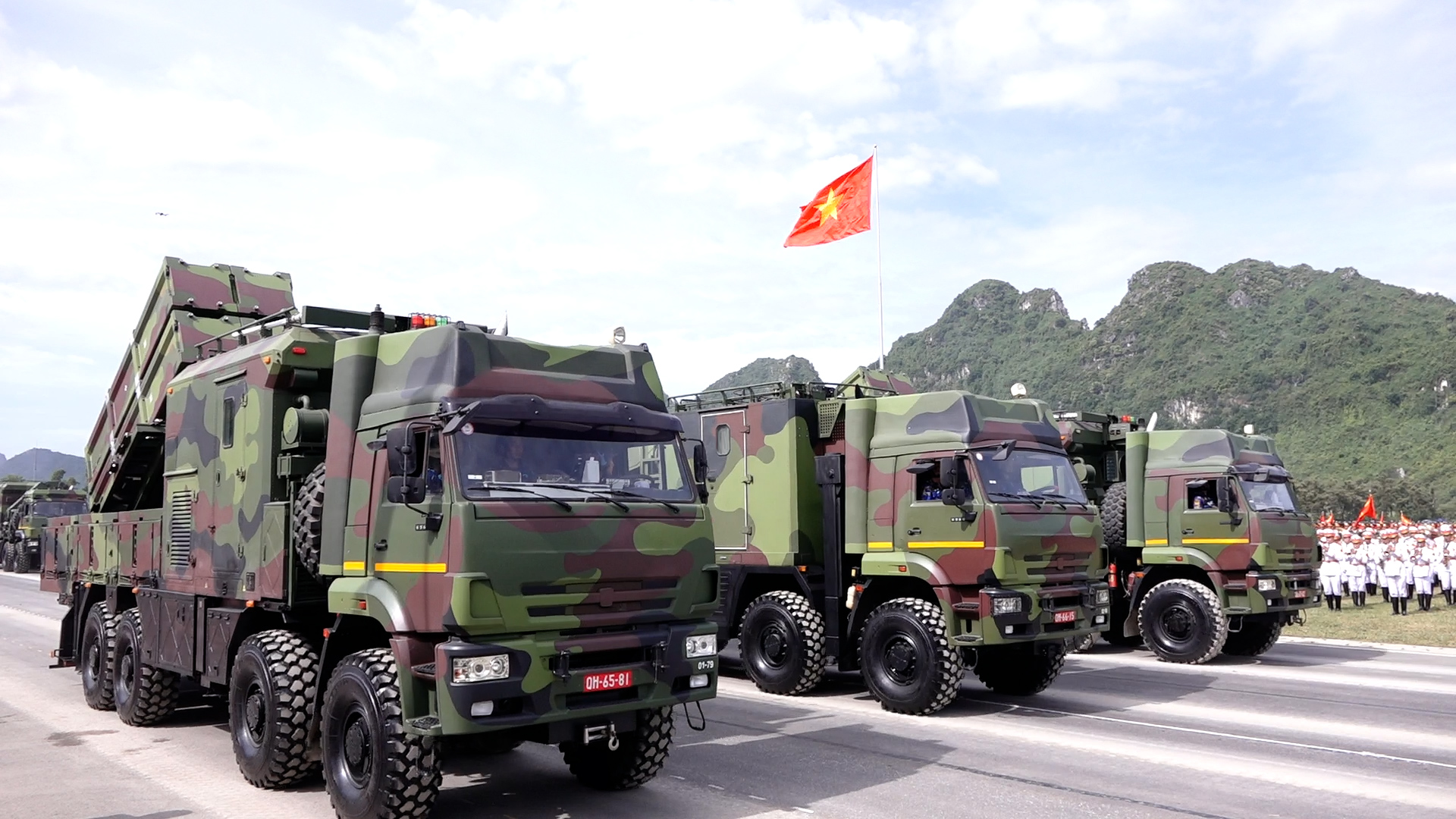 Dàn khí tài 'hùng dũng' tiến bước tại Tổng hợp luyện diễu binh lần 2: Tên lửa đạn đạo, pháo phản lực, UAV  - Ảnh 11.