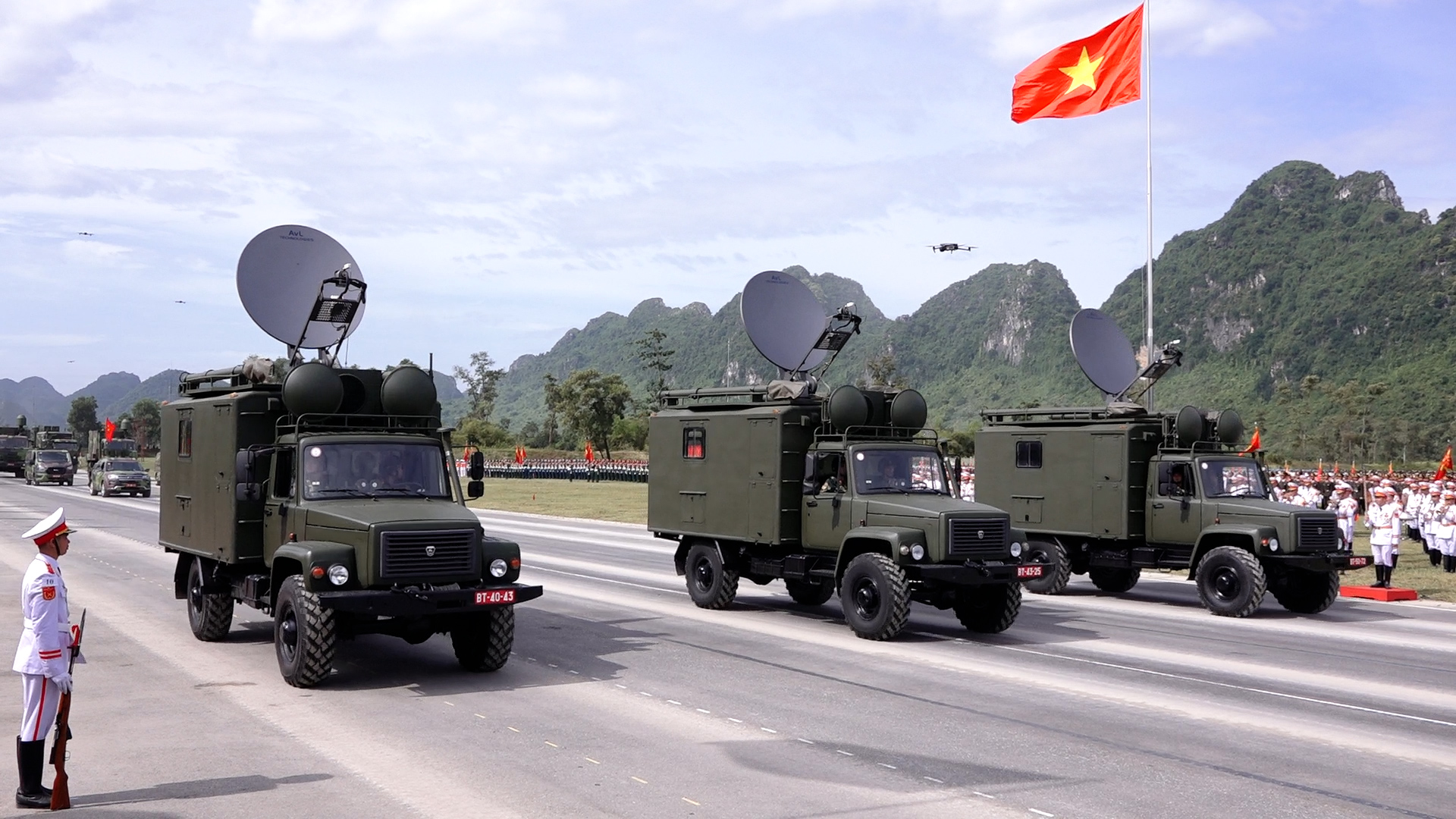 Dàn khí tài 'hùng dũng' tiến bước tại Tổng hợp luyện diễu binh lần 2: Tên lửa đạn đạo, pháo phản lực, UAV  - Ảnh 17.