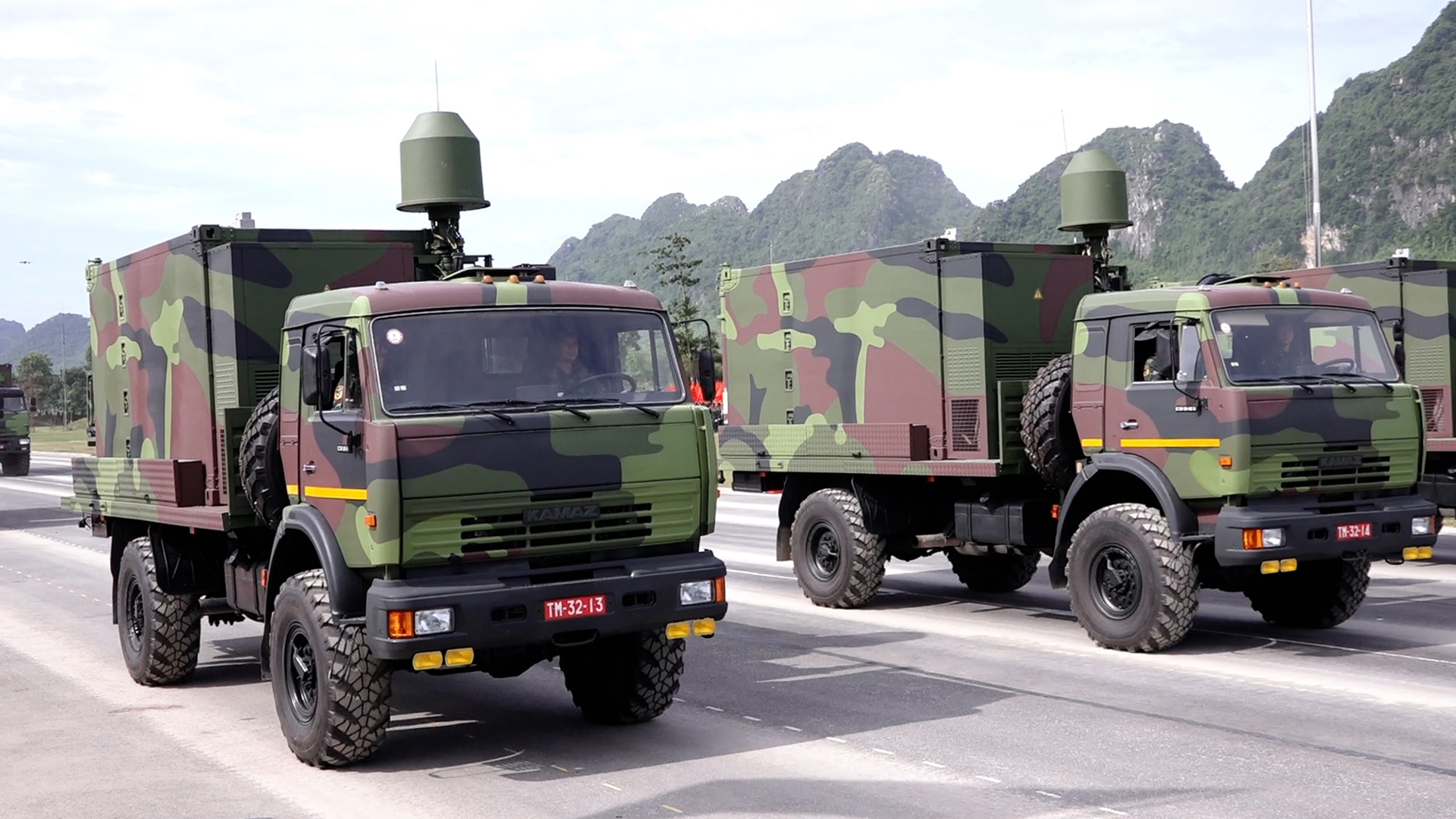 Dàn khí tài 'hùng dũng' tiến bước tại Tổng hợp luyện diễu binh lần 2: Tên lửa đạn đạo, pháo phản lực, UAV  - Ảnh 18.