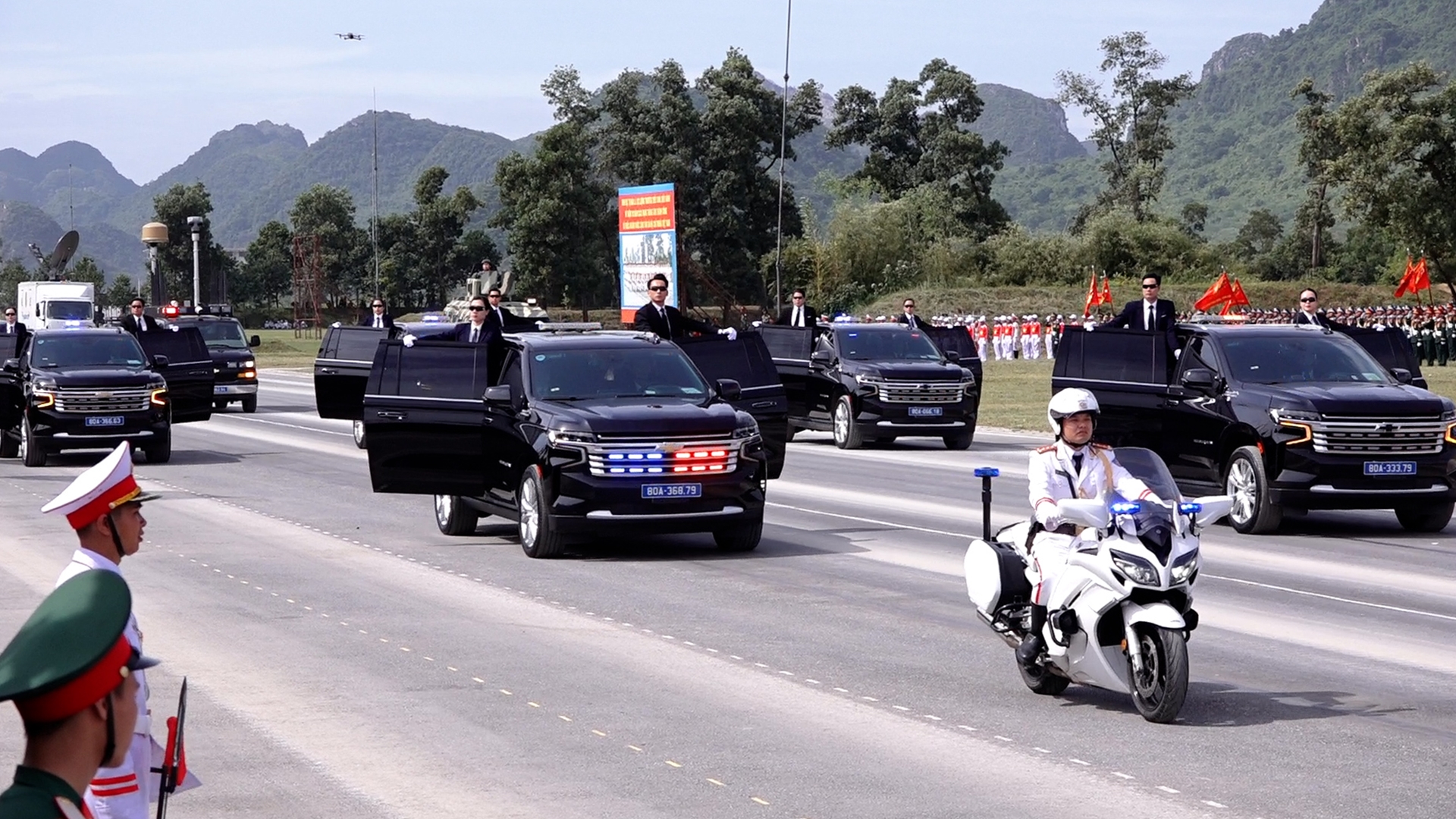 Dàn khí tài 'hùng dũng' tiến bước tại Tổng hợp luyện diễu binh lần 2: Tên lửa đạn đạo, pháo phản lực, UAV  - Ảnh 20.