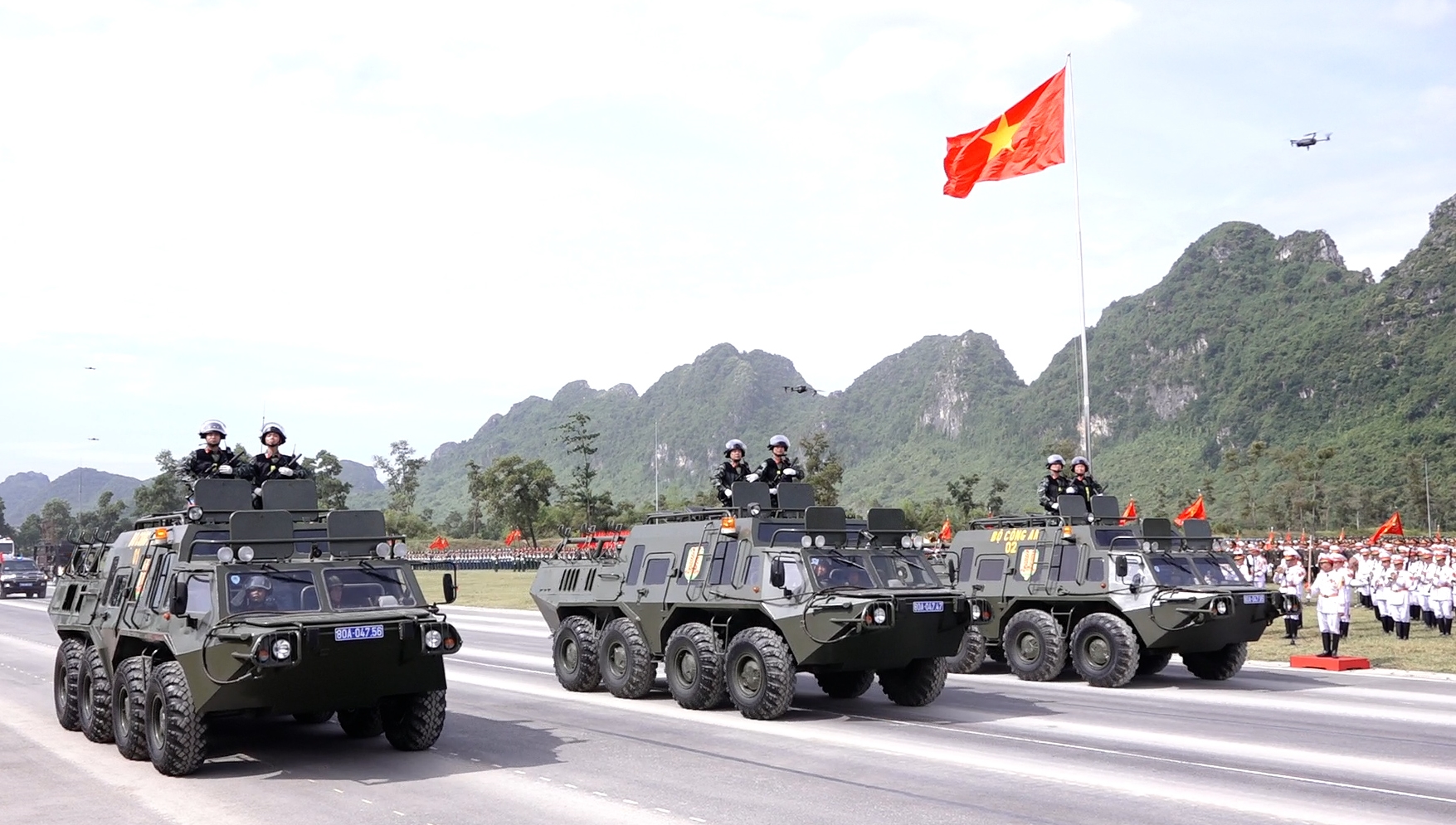 Dàn khí tài 'hùng dũng' tiến bước tại Tổng hợp luyện diễu binh lần 2: Tên lửa đạn đạo, pháo phản lực, UAV  - Ảnh 24.