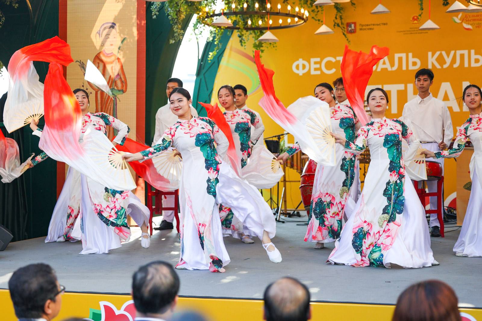 Lễ hội Văn hóa Việt Nam tại Mátxcơva hút gần 1 triệu người tham dự - Ảnh 5. Lễ hội Văn hóa Việt Nam tại Mátxcơva hút gần 1 triệu người tham dự - Ảnh 5.