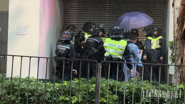 Ph&aacute;t hiện thi thể kh&ocirc;ng đầu ở Hồng K&ocirc;ng: Điều tra r&uacute;ng động giữa mưa lớn - Ảnh 4.