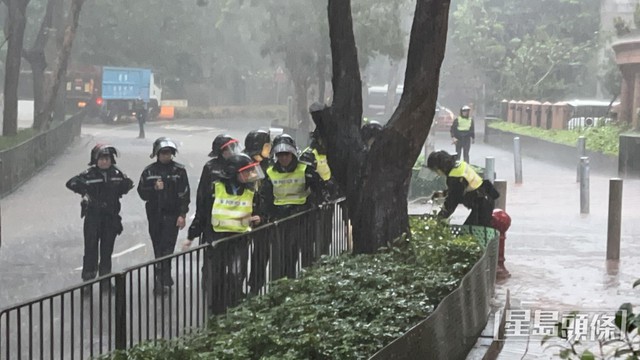 Ph&aacute;t hiện thi thể kh&ocirc;ng đầu ở Hồng K&ocirc;ng: Điều tra r&uacute;ng động giữa mưa lớn - Ảnh 2.