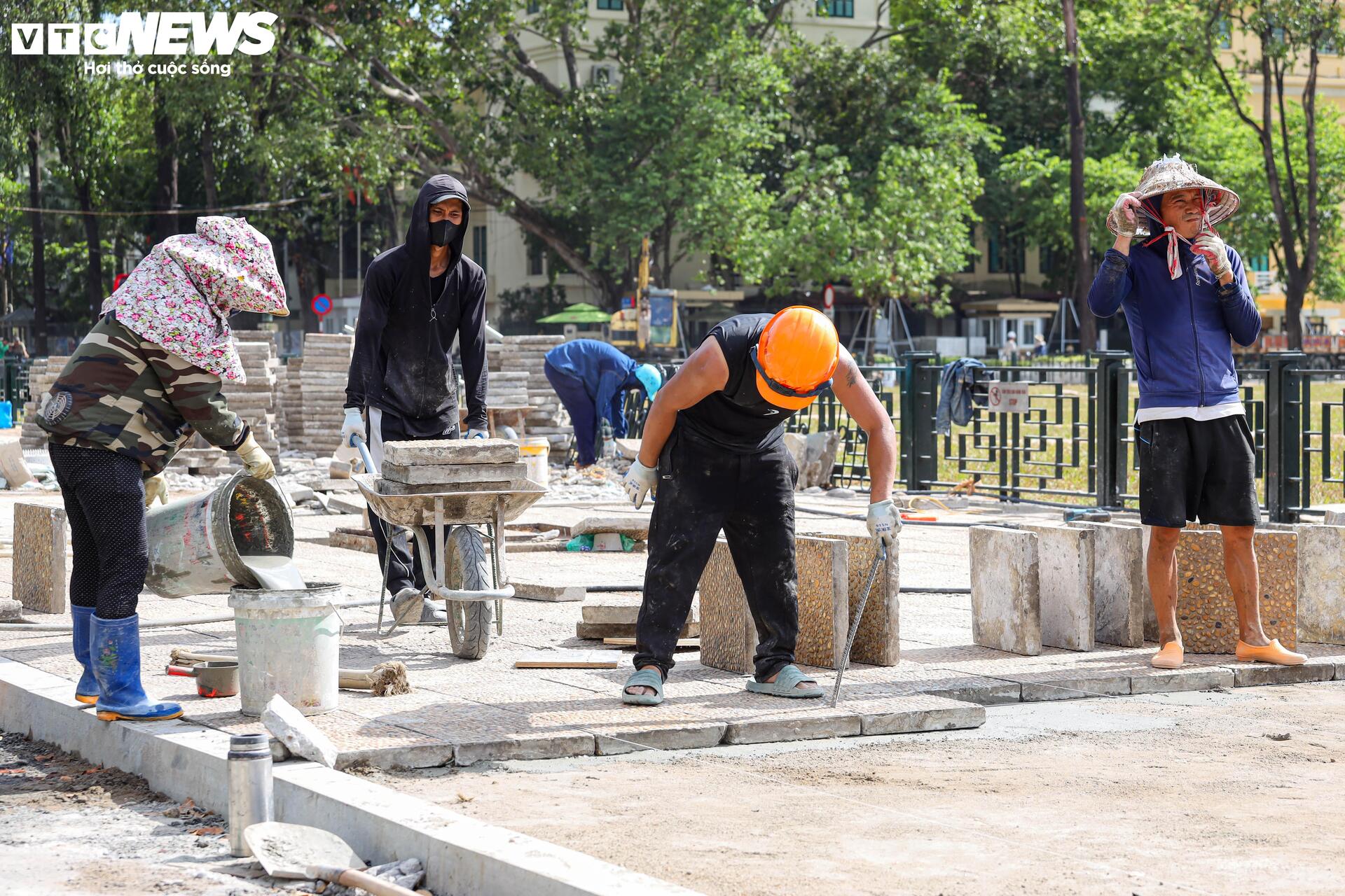 Toàn cảnh khán đài tại Quảng trường Ba Đình phục vụ lễ Quốc khánh 2/9 - Ảnh 11.