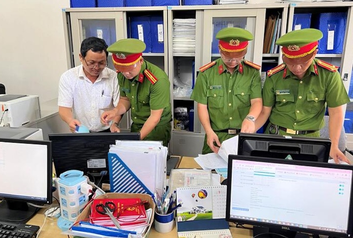 Khởi tố nguyên Chi cục trưởng Chi cục thủy sản TP Huế vì Thiếu trách nhiệm nghiêm trọng - Ảnh 1. Khởi tố nguyên Chi cục trưởng Chi cục thủy sản TP Huế vì Thiếu trách nhiệm nghiêm trọng - Ảnh 1.