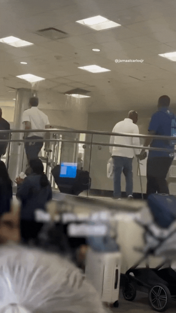 Sân bay Mỹ náo loạn vì nước thải rò rỉ từ trần nhà gây hoảng loạn - Ảnh 1.