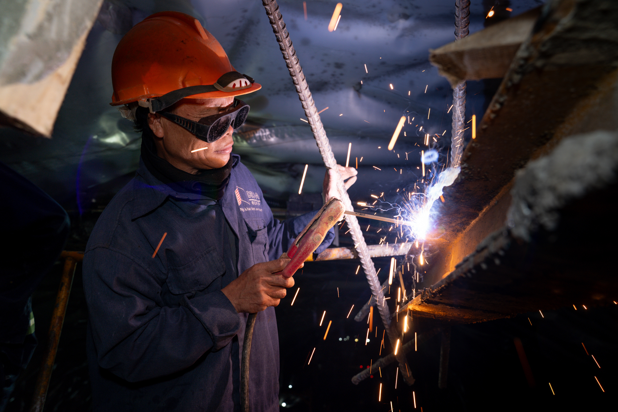 Dự &aacute;n lớn nhất, c&oacute; hầm xuy&ecirc;n n&uacute;i d&agrave;i nhất cao tốc Bắc Nam: Hơn 4.000 c&ocirc;ng nh&acirc;n v&agrave; m&aacute;y m&oacute;c l&agrave;m việc suốt ng&agrave;y đ&ecirc;m, phấn đấu vượt tiến độ 8 th&aacute;ng- Ảnh 10.