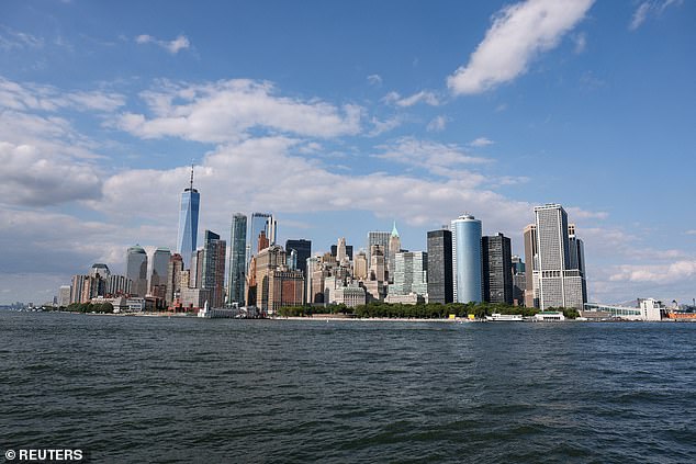 Một khối vật chất b&iacute; ẩn khổng lồ d&agrave;i 400km đang hướng thẳng đến th&agrave;nh phố New York- Ảnh 2.