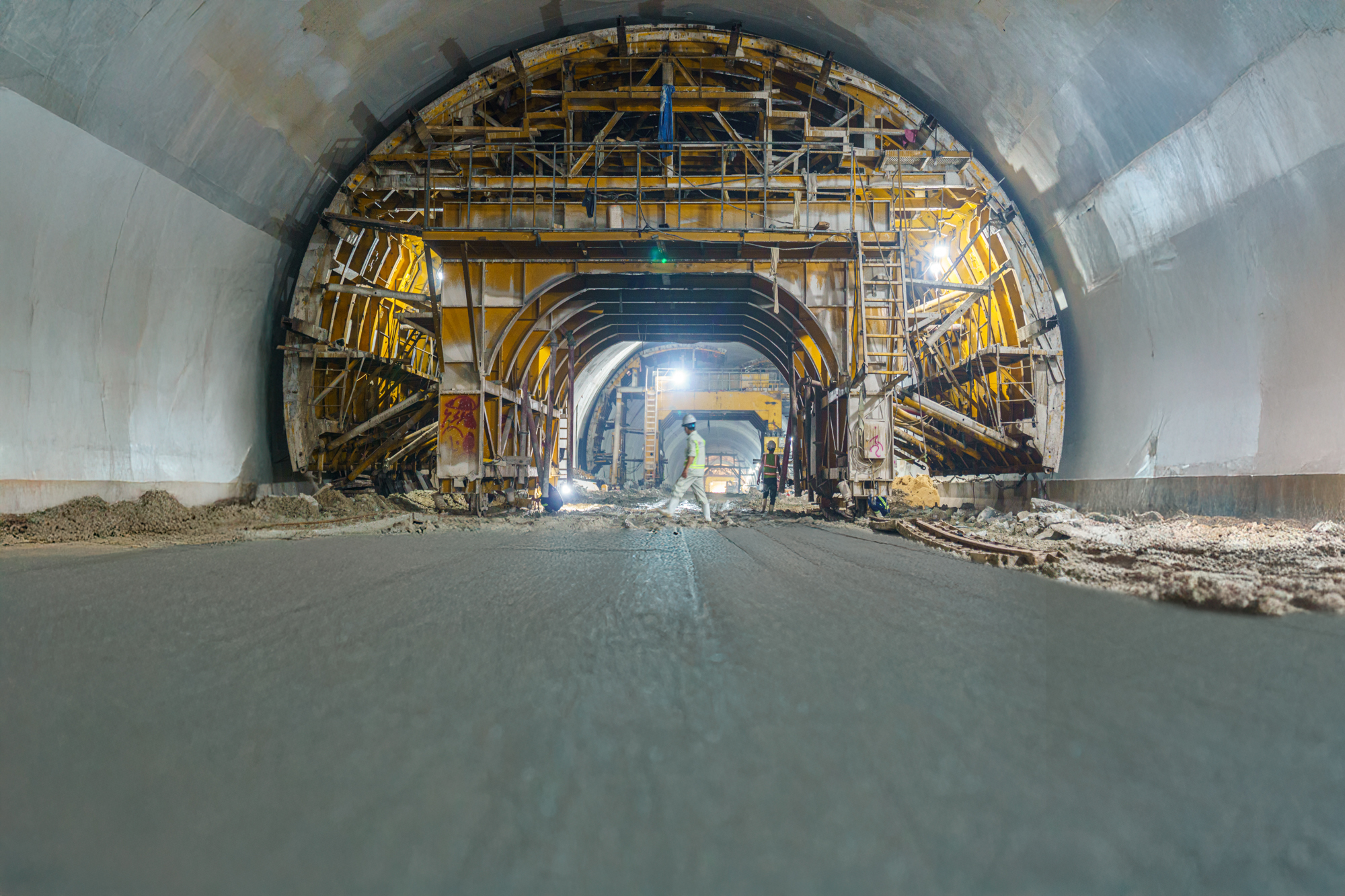 Dự &aacute;n lớn nhất, c&oacute; hầm xuy&ecirc;n n&uacute;i d&agrave;i nhất cao tốc Bắc Nam: Hơn 4.000 c&ocirc;ng nh&acirc;n v&agrave; m&aacute;y m&oacute;c l&agrave;m việc suốt ng&agrave;y đ&ecirc;m, phấn đấu vượt tiến độ 8 th&aacute;ng- Ảnh 11.