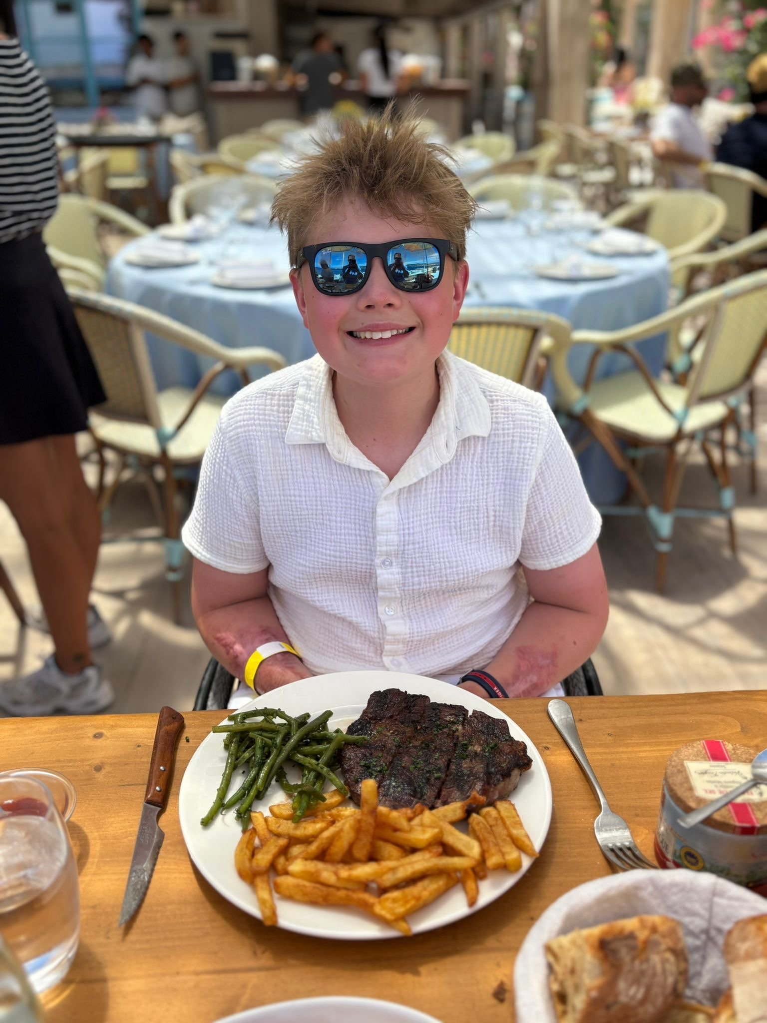 Bị chuột rút sau trại hè thể thao, cậu bé 13 tuổi phải cắt cụt 2 chân, cha mẹ lên tiếng cảnh báo- Ảnh 1. Bị chuột rút sau trại hè thể thao, cậu bé 13 tuổi phải cắt cụt 2 chân, cha mẹ lên tiếng cảnh báo- Ảnh 1.