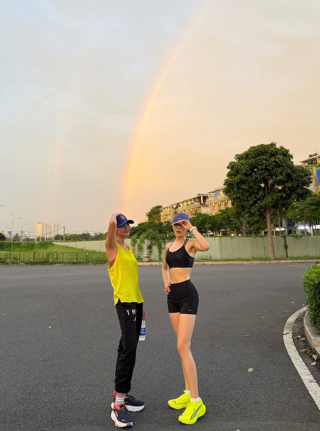 Si&ecirc;u mẫu Thanh Hằng U50 d&aacute;ng vẫn cực nuột n&agrave; nhờ tập gym, yoga v&agrave; một m&ocirc;n thể thao mạnh- Ảnh 2.