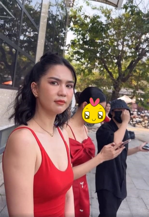 Clip gây "đỏ mặt" của Ngọc Trinh với bikini bé xíu, body hậu giảm cân thế nào? - Ảnh 3. Clip gây "đỏ mặt" của Ngọc Trinh với bikini bé xíu, body hậu giảm cân thế nào? - Ảnh 3.