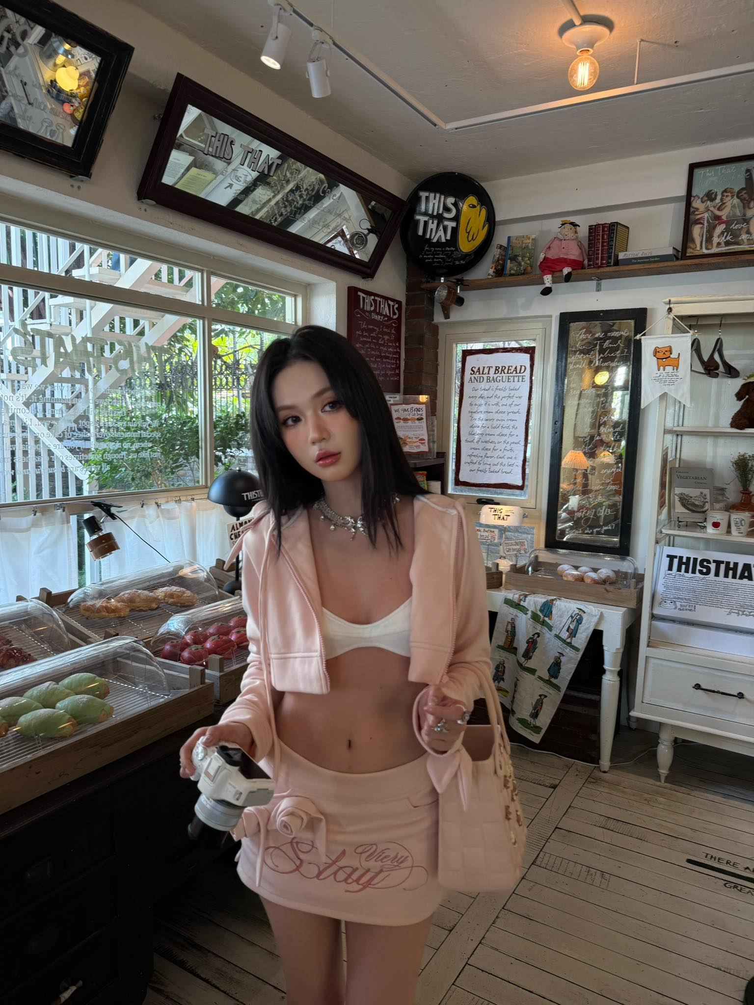 Clip gây "đỏ mặt" của Ngọc Trinh với bikini bé xíu, body hậu giảm cân thế nào? - Ảnh 4. Clip gây "đỏ mặt" của Ngọc Trinh với bikini bé xíu, body hậu giảm cân thế nào? - Ảnh 4.
