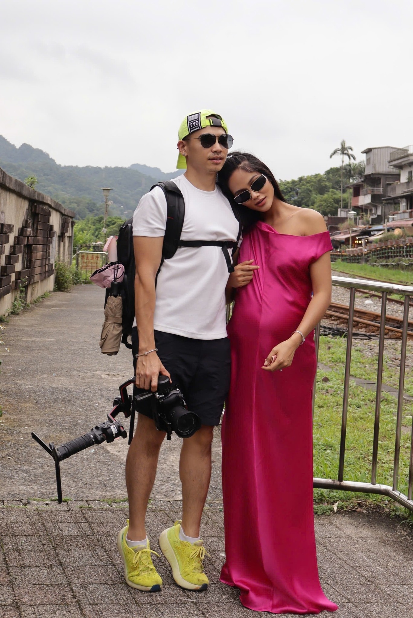 H'Hen Niê ngăn cản chồng làm 1 việc vì lo sợ làng xóm dị nghị- Ảnh 2. H'Hen Niê ngăn cản chồng làm 1 việc vì lo sợ làng xóm dị nghị- Ảnh 2.