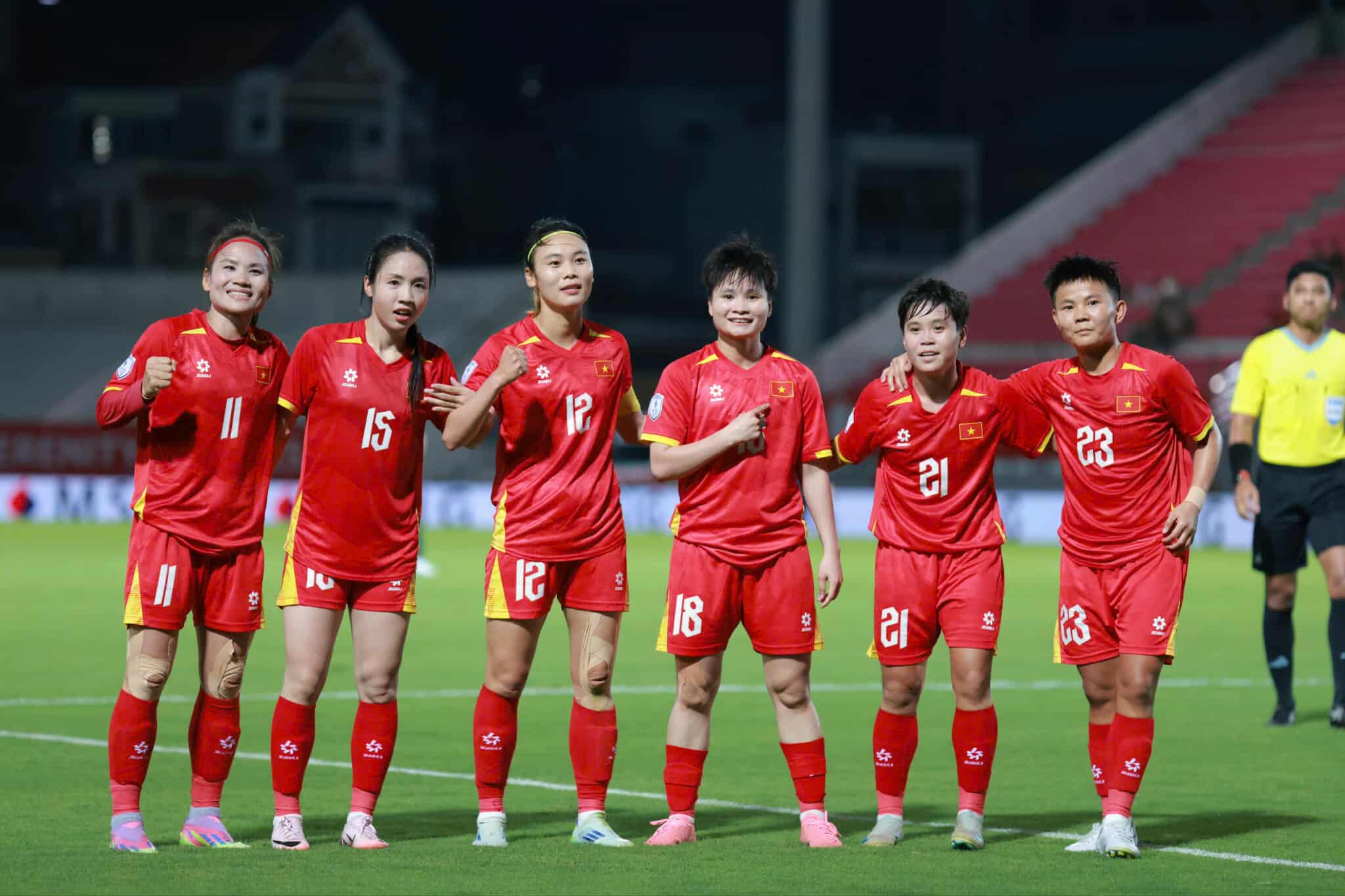 [DIỄN BIẾN] ĐT Việt Nam 4-0 Campuchia: Tuyển Việt Nam liên tiếp tạo siêu phẩm, Campuchia 