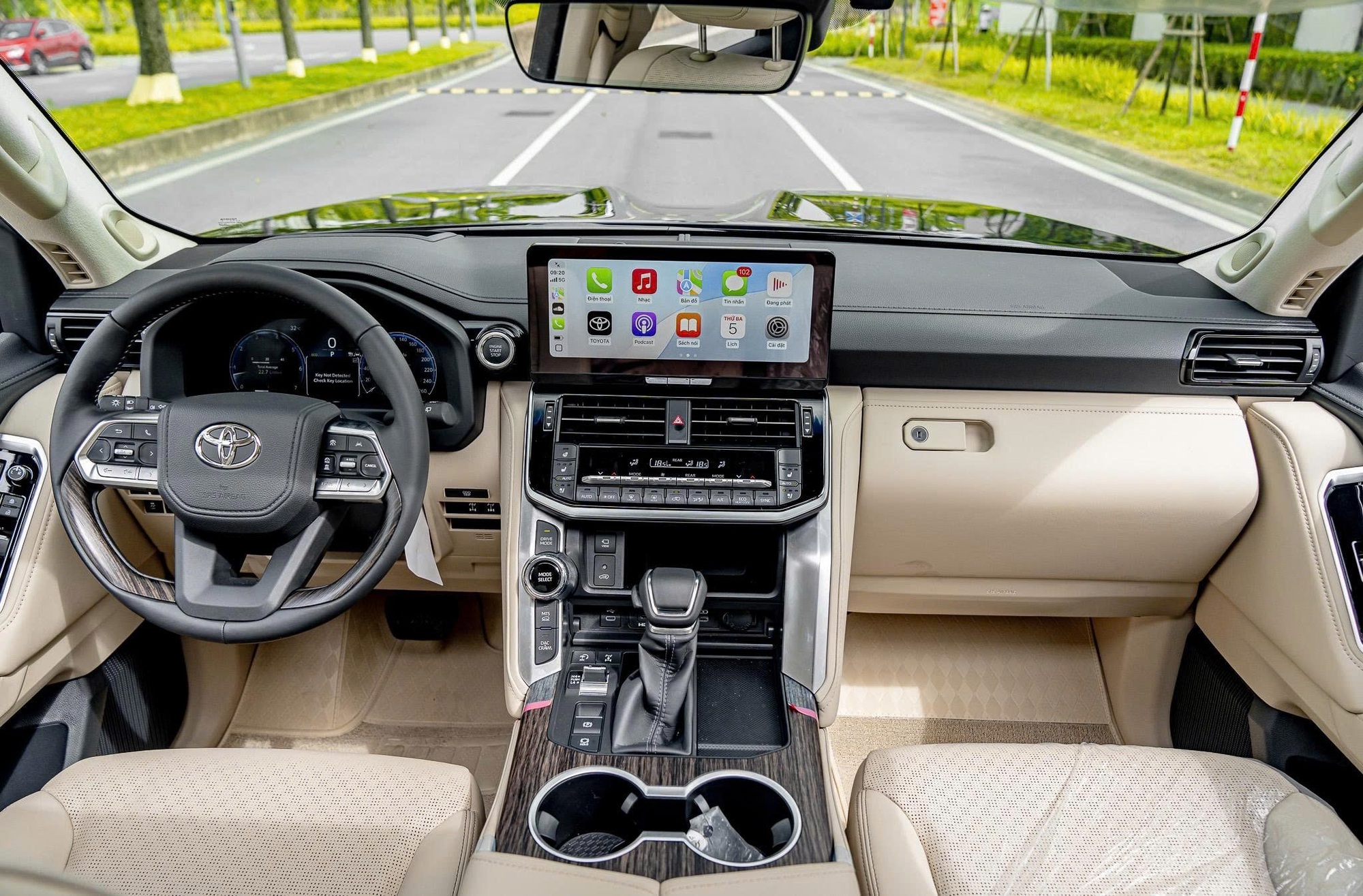 Ở Việt Nam đ&agrave;nh lọt top b&aacute;n &iacute;t nhưng đ&acirc;y mới l&agrave; 'độ hot' thực sự của Toyota Land Cruiser: B&aacute;n hơn 100.000 xe/năm to&agrave;n cầu, c&oacute; nơi lượng b&aacute;n ngang Accent - Ảnh 6.