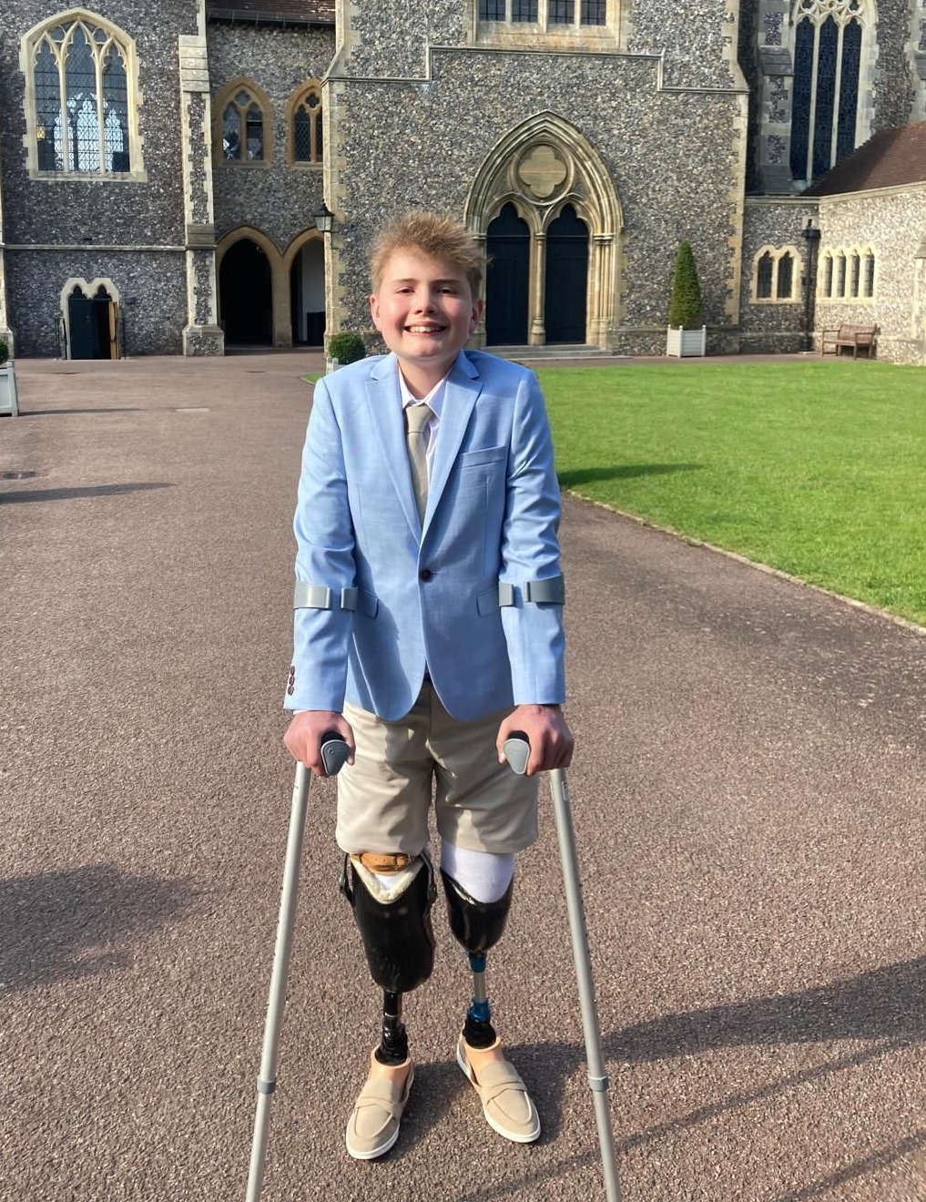 Bị chuột rút sau trại hè thể thao, cậu bé 13 tuổi phải cắt cụt 2 chân, cha mẹ lên tiếng cảnh báo- Ảnh 4. Bị chuột rút sau trại hè thể thao, cậu bé 13 tuổi phải cắt cụt 2 chân, cha mẹ lên tiếng cảnh báo- Ảnh 4.