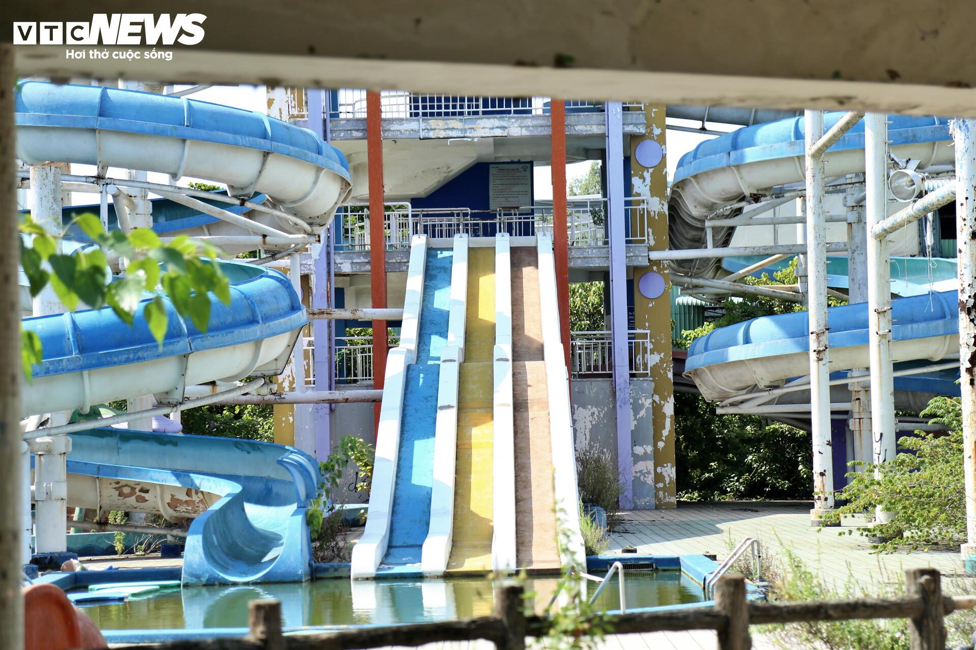 Cảnh hoang tàn của công viên nước từng sôi động bậc nhất TP.HCM - Ảnh 10.