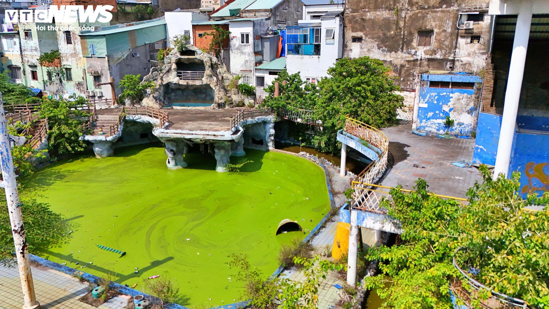 Cảnh hoang tàn của công viên nước từng sôi động bậc nhất TP.HCM - Ảnh 4.