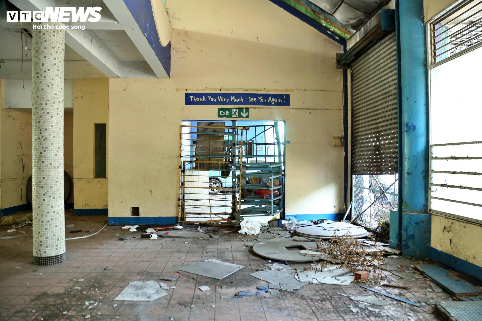 Cảnh hoang tàn của công viên nước từng sôi động bậc nhất TP.HCM - Ảnh 6.