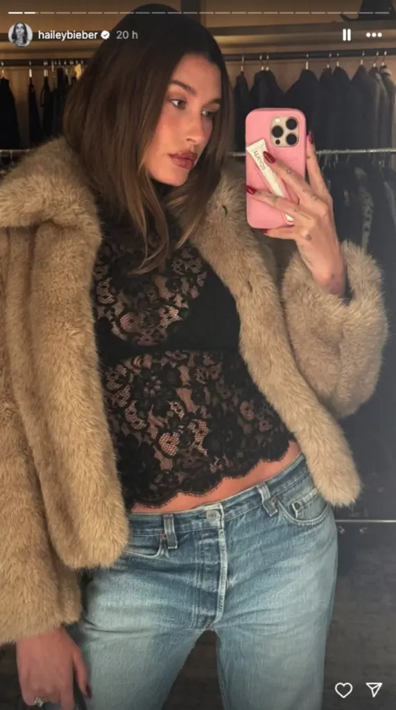 Tranh cãi về phong cách quần jeans đi chơi tối của Gen Z - Ảnh 2.