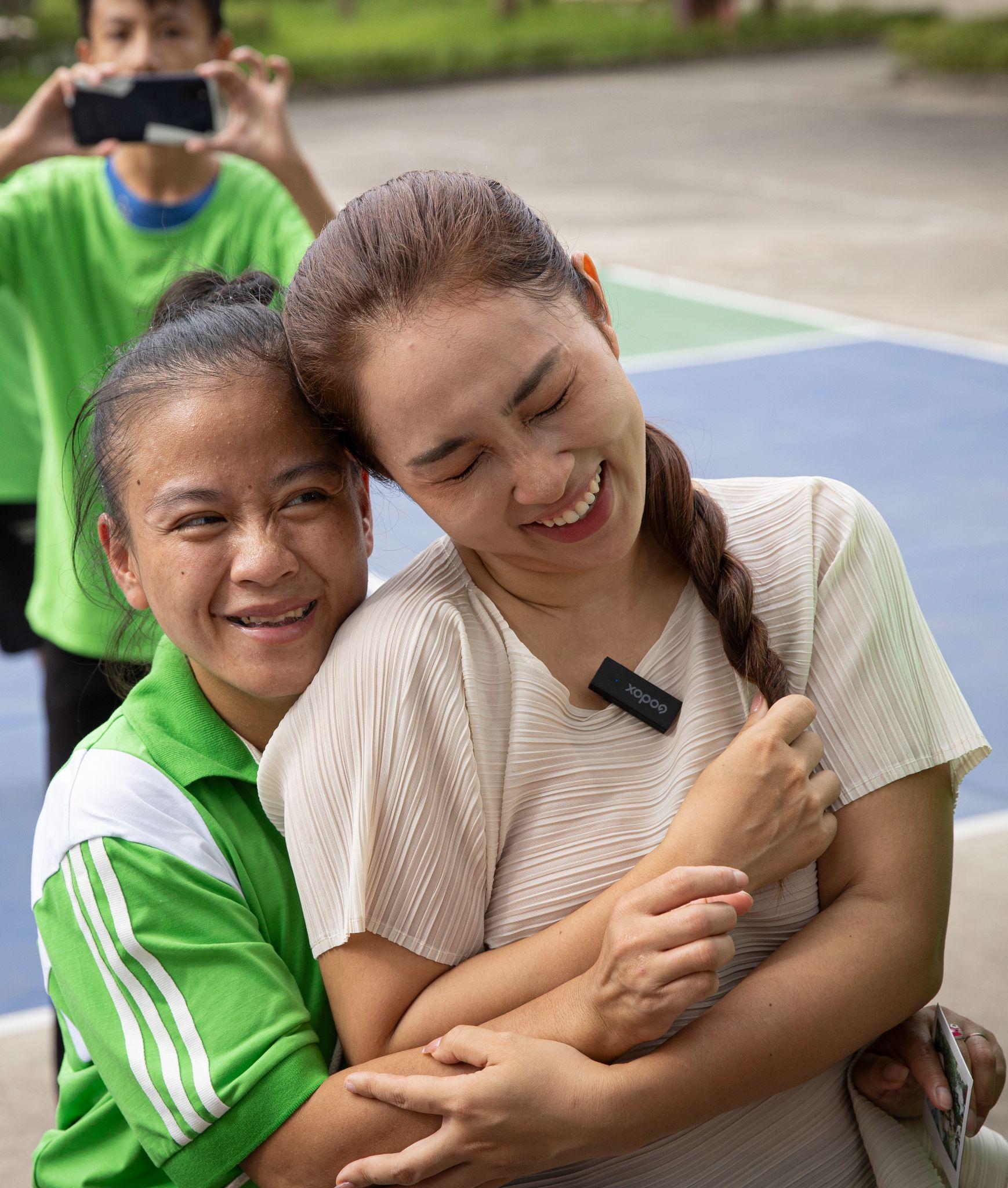 Bảo Trâm Idol đồng hành cùng nạn nhân da cam: "Họ có cảm xúc, có mơ ước... và truyền cảm hứng" - Ảnh 5. Bảo Trâm Idol đồng hành cùng nạn nhân da cam: "Họ có cảm xúc, có mơ ước... và truyền cảm hứng" - Ảnh 5.