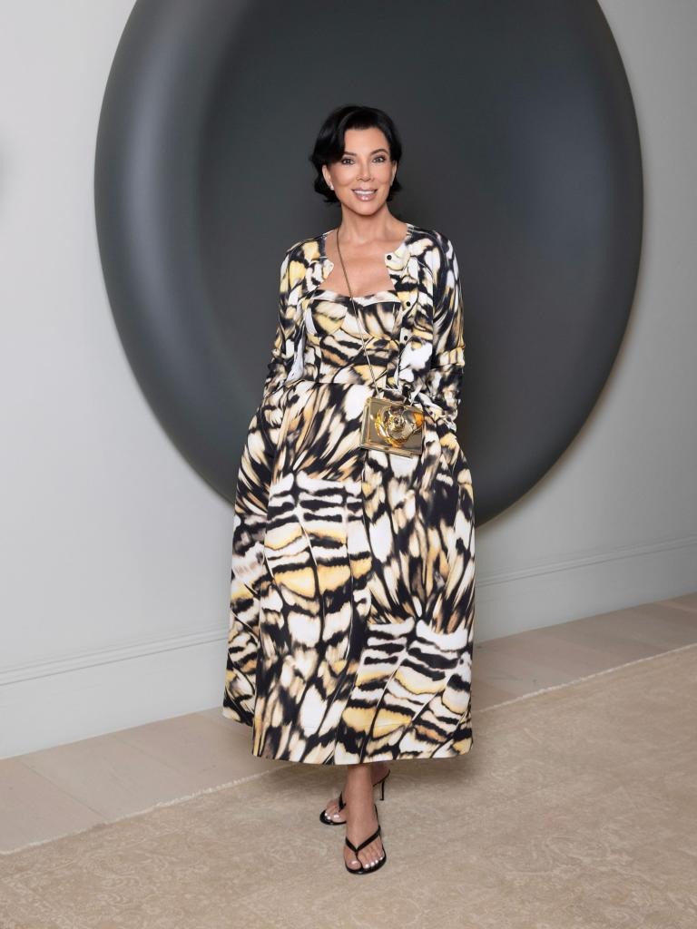 Nhà Kardashian - Jenner bị bóc mẽ nhan sắc giả dối: Từ mẹ đến con đều "cà ảnh" đến dị dạng bộ phận này- Ảnh 1. Nhà Kardashian - Jenner bị bóc mẽ nhan sắc giả dối: Từ mẹ đến con đều "cà ảnh" đến dị dạng bộ phận này- Ảnh 1.