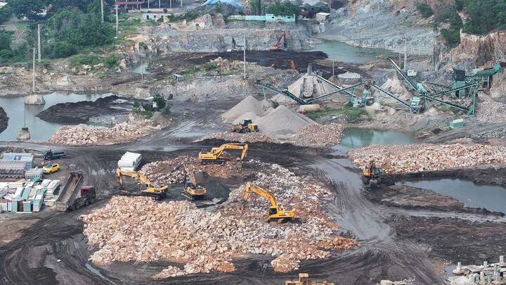 Bắt 2 Giám đốc khai thác đá trái phép tại TP . HCM , thu lợi hơn 1 tỷ đồng - Ảnh 2.